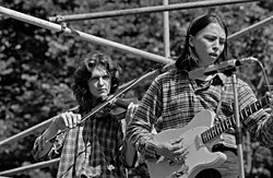 Vanha Isäntä performs at the Helsinki Festival's open-air concert in Kaivopuisto in 1974. Seppo Sillanpää (left), Olli Haavisto (right).
