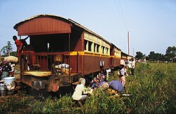 A train from Lomé to Kpalimé, at an intermediate station