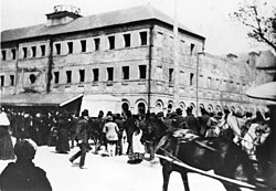 Rioters outside Parish Prison