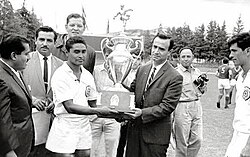 Guillermo Álvarez Macías (right) holding the second division trophy in 1964.
