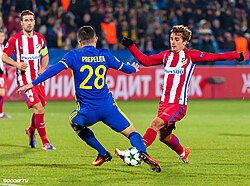 Griezmann (right) playing for Atlético Madrid against Rostov in 2016