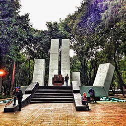The monument to Lázaro Cárdenas (outstretched hand welcoming Spanish immigrants), Parque España