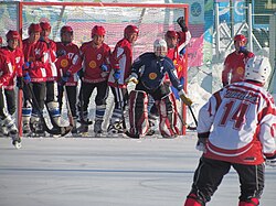 Bandy: Kyrgyzstan in red against Japan