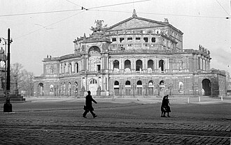 The Semperoper in July 1945
