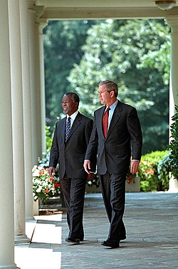 Mbeki with American President George W. Bush at the White House, June 2001.