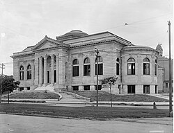 The Lee Circle Main Library around the time of its opening in 1908