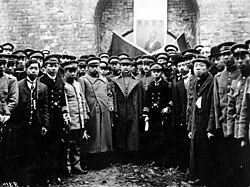 Sun Yat-sen (center) and other ROC officials commemorated Hongwu Emperor in Xiao Mausoleum, February 1912
