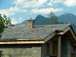 Alpine chalet being built in Haute-Maurienne (Savoy). The use of thick pieces of orthogneiss (4–7 cm) is by the strict architectural regulations in the region bordering the national parks of Vanoise-Grand Paradis.