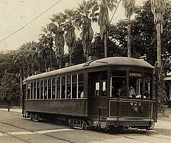 A 400 series streetcar operating on the line, c. 1910s.