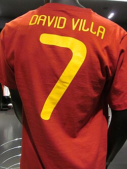 Villa succeeded Raúl as the number 7 for the Spanish national team