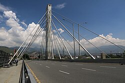 4 South Bridge, connects the south with the city's downtown.