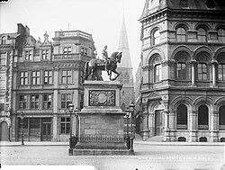 Statue of William III formerly located on College Green, Dublin. Erected in 1701, it was destroyed by the IRA in 1928.[154]