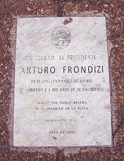 Plaque in honor of Arturo Frondizi, La Plata.