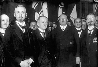 Monarchist[80] DNVP leader Kuno von Westarp and DNVP member Prince Oskar of Prussia with Prince Eitel Friedrich. December 1924
