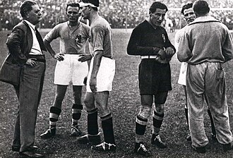 Pozzo (left), Italy's manager at the 1934 FIFA World Cup, gives directions to Monzeglio and Bertolini before the start of extra-time in the victorious final versus Czechoslovakia.