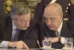 President Kirchner and Economy Minister Lavagna discuss policy, August 2004.