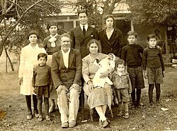 A Spanish immigrant family in the town of Arias, Córdoba.