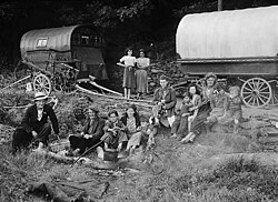 Gypsies camping. Kalé Roma near Swansea in Wales, 1953