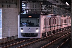 7000 series (4th generation) crossing the Cheongdam Bridge in April 2026.