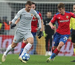 Džeko playing for Roma against CSKA Moscow in November 2018