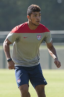 Yedlin training in 2014 in Brazil