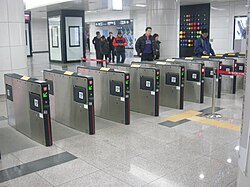 Transfer gate to Seoul Subway Line 2 at Gangnam station
