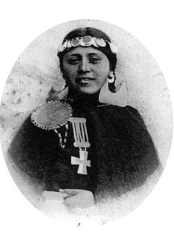 1902 photograph of a Mapuche girl from Concepción in southern Chile