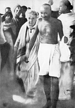 Gandhi with Annie Besant en route to a meeting in Madras in September 1921. Earlier, in Madurai, on 21 September 1921, Gandhi had adopted the loin-cloth for the first time as a symbol of his identification with India's poor.