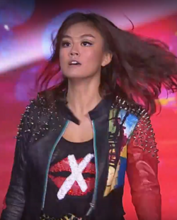 Mo performing on NET. TV channel grand launching, May 2013.