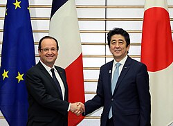 Hollande with Japanese Prime Minister Shinzo Abe in Tokyo on 7 June 2013