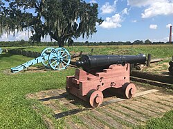 Two examples of artillery pieces on Line Jackson. The one on the right is naval artillery and the left one is army artillery. The Americans used both equally. The British used mostly naval artillery during the campaign and with the small wheels and large frames these guns became bogged down in the muddy fields of Chalmette.