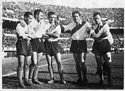 Di Stéfano (third from left) in La Máquina team of 1947, along with Reyes, Moreno, Labruna, and Loustau