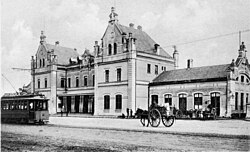 The original station building construction in the 1900s, before it was destroyed by a fire and rebuilt with significant changes