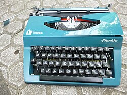 Spanish typewriter (QWERTY keyboard) with dead keys for acute, circumflex, diaeresis and grave accents. Ñ/ñ is present as a precomposed character only.