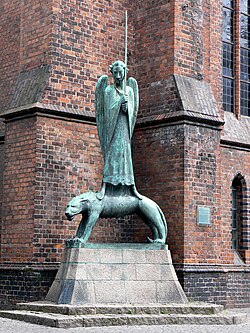 Geistkämpfer in front of the Nikolaikirche, by Ernst Barlach