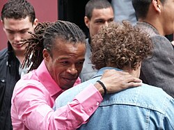 Davids embraces Ajax team manager David Endt during his second period at Ajax, with Thomas Vermaelen and Gregory van der Wiel behind.