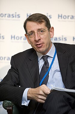 Frank-Jurgen Richter, 2010)