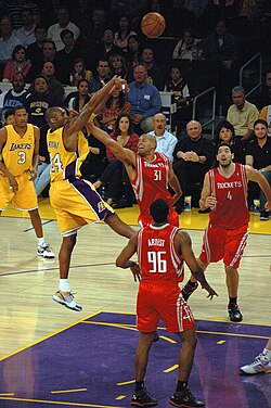 Bryant shoots a fadeaway over Shane Battier in 2009