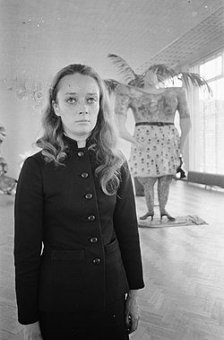 Saint Phalle in her first figurative survey museum exhibition Les Nanas au pouvoir, at Stedelijk Museum Amsterdam (1967)