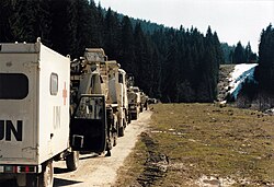 Dutch transport battalion en route in Bosnia-Herzegovina. Route Triangel April 1995