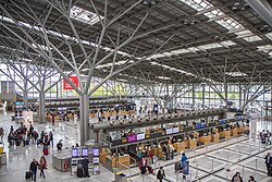 One of the two main halls in Terminal 1