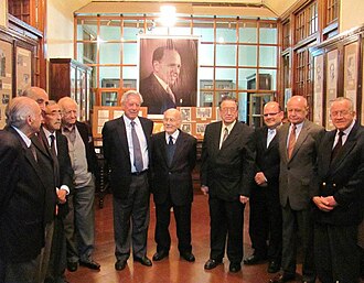 Vargas Llosa (fifth from the left), accompanied by several Peruvian intellectuals and members of the Peruvian Academy of Language, during his visit to the Raúl Porras Barrenechea Institute of the National University of San Marcos in 2011