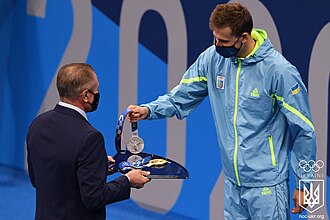 Due to COVID-19 protocols, the medals were presented to the athletes on a tray and each athlete was asked to put on their own medal, rather than have it placed around their neck by a dignitary.[118]