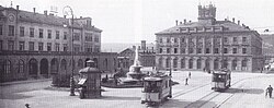 Forecourt with station building, main post office and fountain in 1904