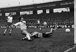 Cruyff scores the third goal in a 7–1 win against FC Utrecht (13 December 1970)