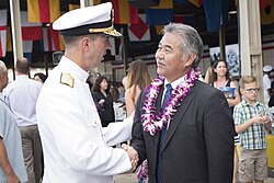Governor David Ige with U.S. Navy admiral John Richardson at the 75th Commemoration Event of the Pearl Harbor and Oʻahu attacks in 2016