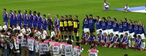 Italy (right) line-up ahead of the UEFA Euro 2000 Final against France