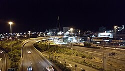 Night works lifting in the prefabricated final (and biggest) Canada Street span over State Highway 1