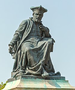 A statue of Rabelais in Chinon.