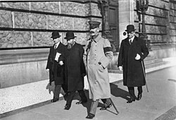 Chancellor Max von Baden and Vice-chancellor Friedrich von Payer (2nd from left) leaving the Reichstag, October 1918